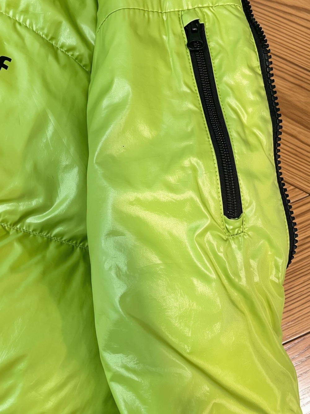 TNA Aritzia Superpuff size medium - Picture 5 of 9